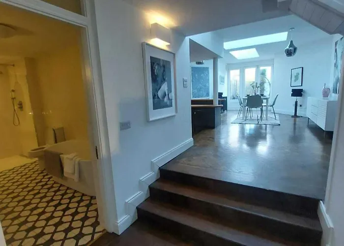 Stunning Unique & Elegantly Refurbed Seafront 2Bd