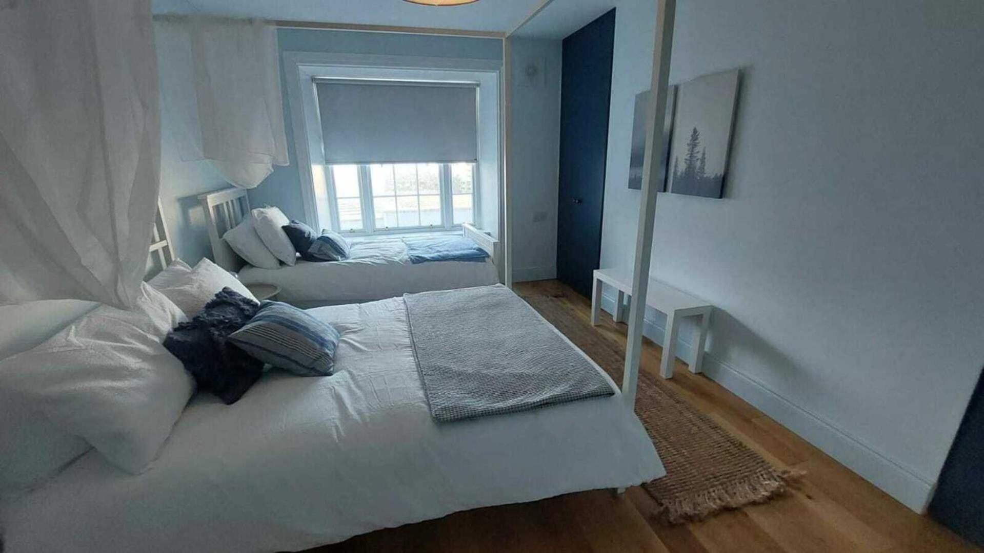 Holiday home Stunning Unique & Elegantly Refurbed Seafront 2bd *