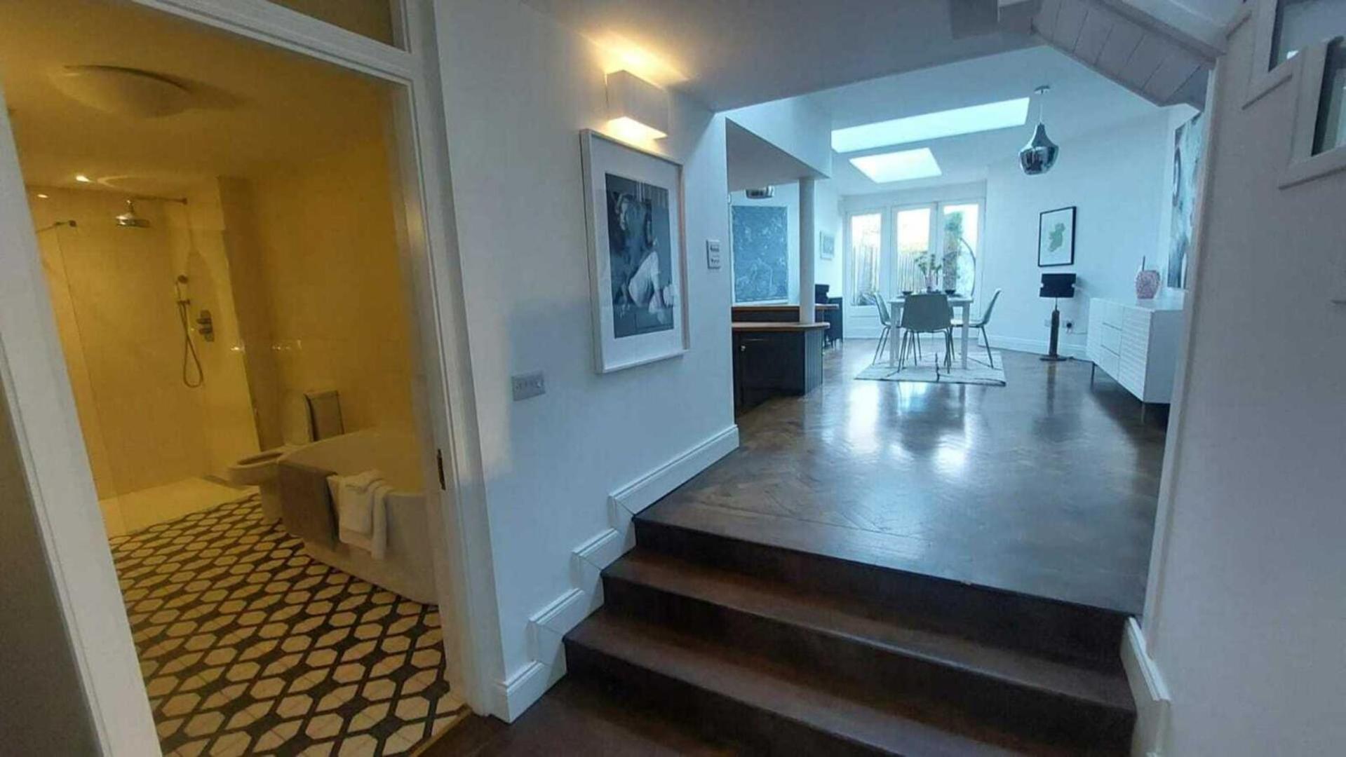 Holiday home Stunning Unique & Elegantly Refurbed Seafront 2bd
