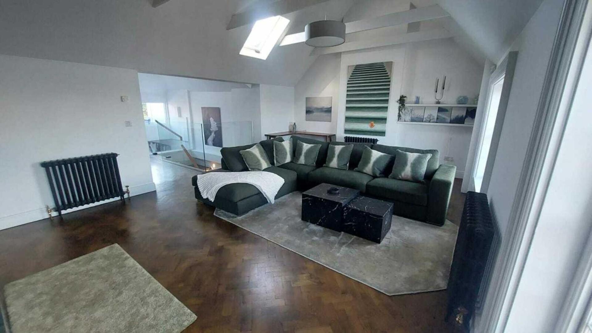 Stunning Unique & Elegantly Refurbed Seafront 2bd Holiday home